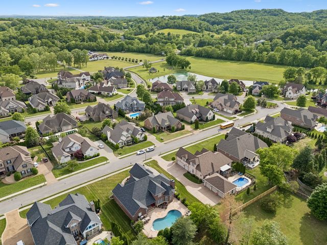 1067 Gadwall Cir, Hendersonville, TN 37075