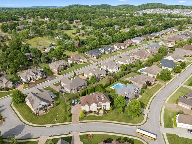1067 Gadwall Cir, Hendersonville, TN 37075