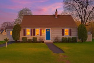 14 Trinity Drive, Nashua, NH 03063