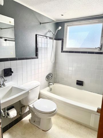 2612 68TH AVENUE N, St Petersburg, FL 33702