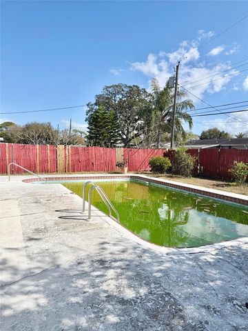 2612 68TH AVENUE N, St Petersburg, FL 33702