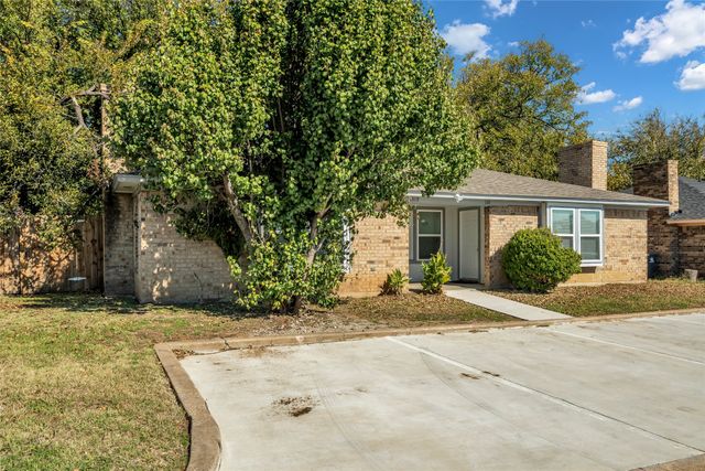 1319 Parkway Court, Arlington, TX 76010