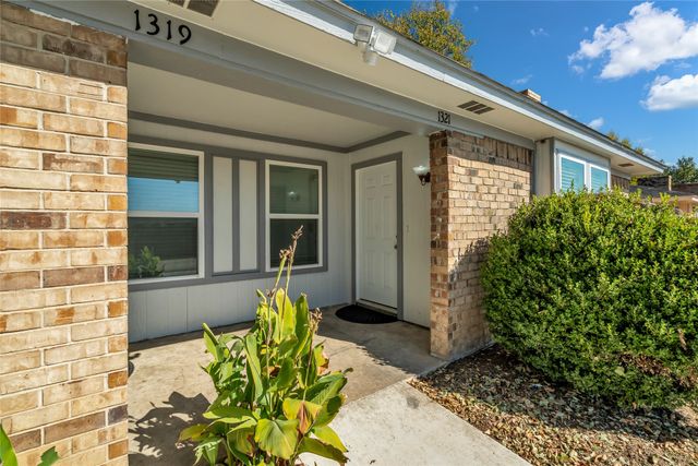 1319 Parkway Court, Arlington, TX 76010