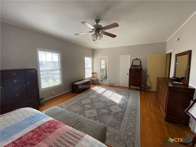 606 College Street, Gatesville, TX 76528