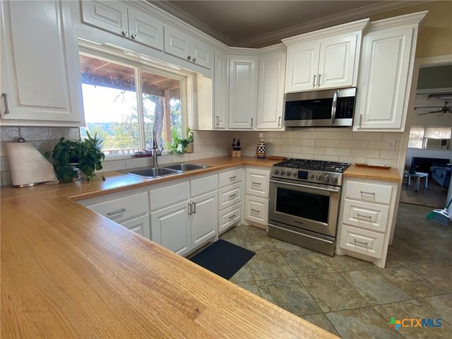 606 College Street, Gatesville, TX 76528