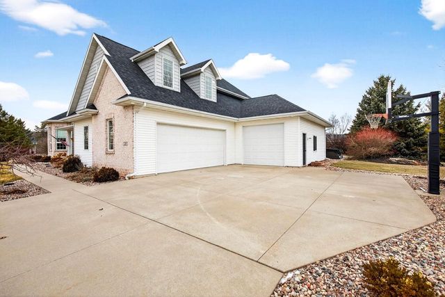 30 GOLDEN WHEAT LANE, Wrightstown, WI 54180