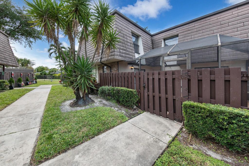 2508 NW 99th Avenue, Coral Springs, FL 33065