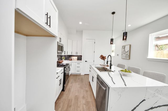 5029 Broom Street C, Houston, TX 77091