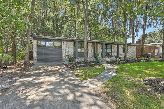 1203 Valley Drive, Hanahan, SC 29410