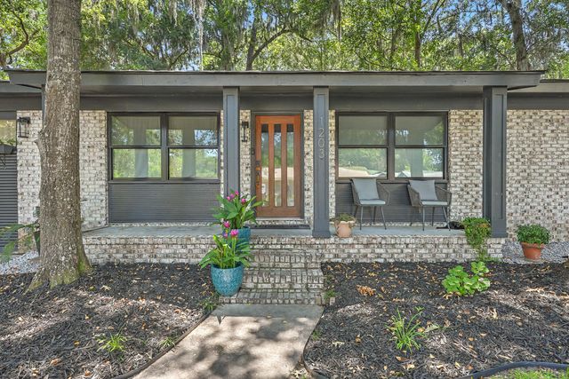 1203 Valley Drive, Hanahan, SC 29410