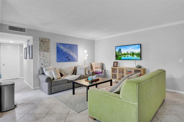 665 Enfield Street B20, Boca Raton, FL 33487