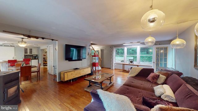 8609 NORTH DR, Clinton, MD 20735