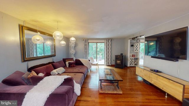 8609 NORTH DR, Clinton, MD 20735