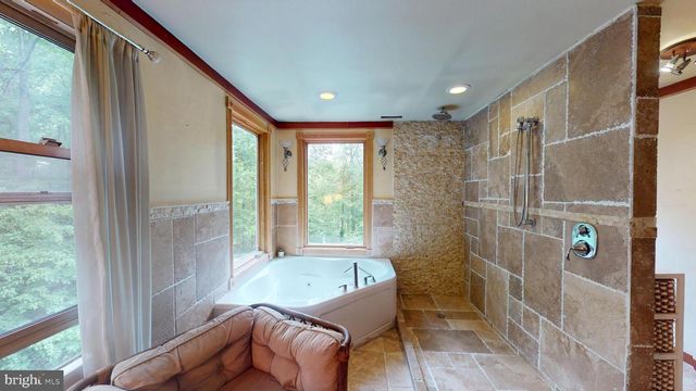 8609 NORTH DR, Clinton, MD 20735
