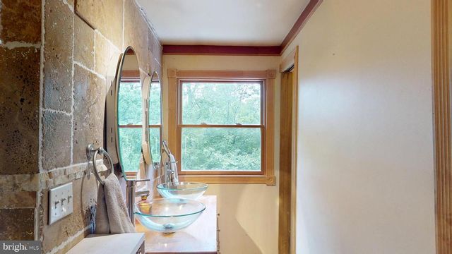 8609 NORTH DR, Clinton, MD 20735