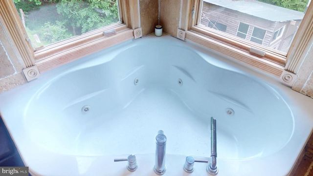 8609 NORTH DR, Clinton, MD 20735