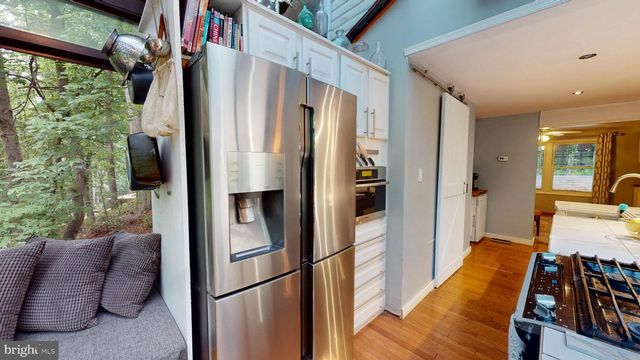 8609 NORTH DR, Clinton, MD 20735