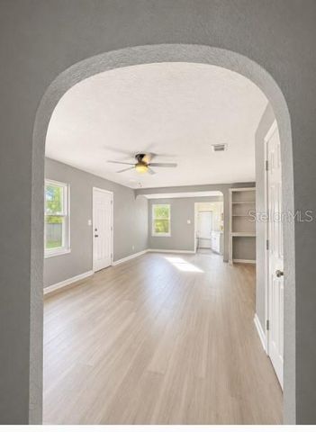 130 E DICIE AVENUE, Eustis, FL 32726