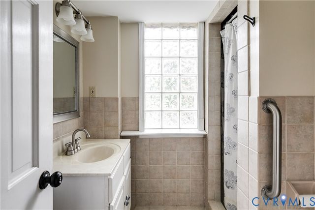 8907 Michaux Ln, Henrico, VA 23229