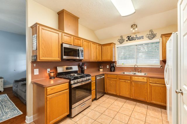 1187 Thomas Drive, Angleton, TX 77515