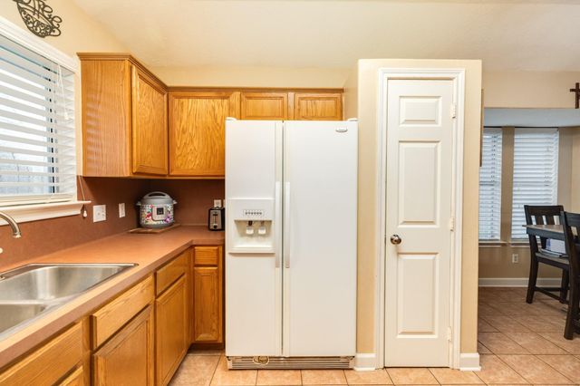 1187 Thomas Drive, Angleton, TX 77515