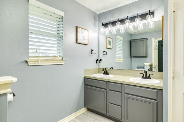 1187 Thomas Drive, Angleton, TX 77515