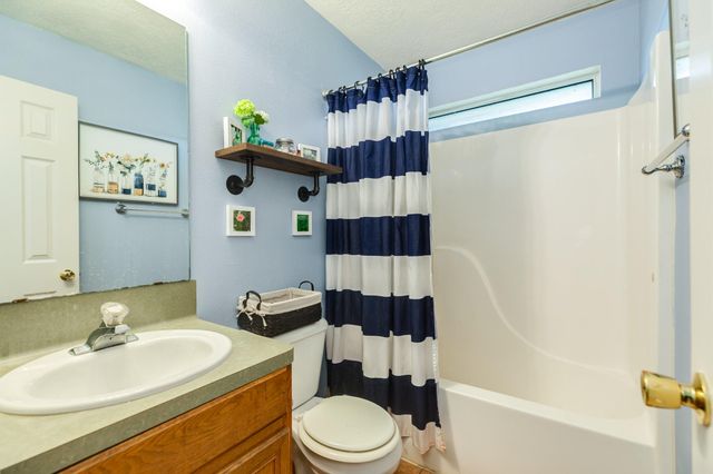 1187 Thomas Drive, Angleton, TX 77515