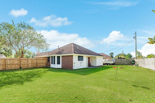 1187 Thomas Drive, Angleton, TX 77515