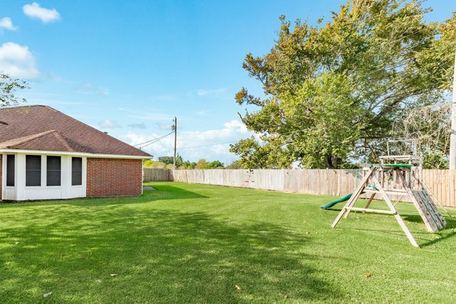 1187 Thomas Drive, Angleton, TX 77515