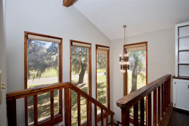 315 Twin Lakes Boulevard W, West Columbia, TX 77486