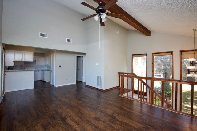 315 Twin Lakes Boulevard W, West Columbia, TX 77486