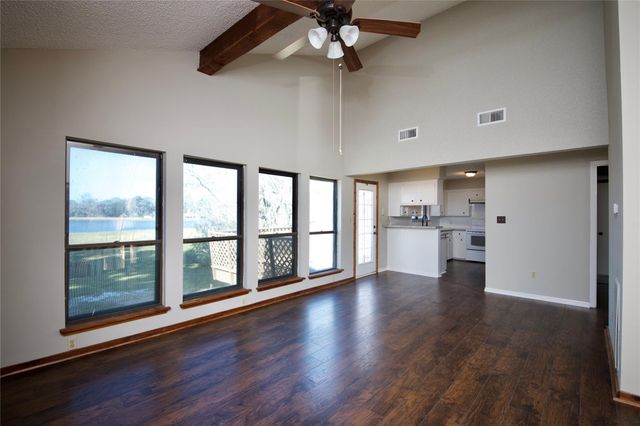 315 Twin Lakes Boulevard W, West Columbia, TX 77486