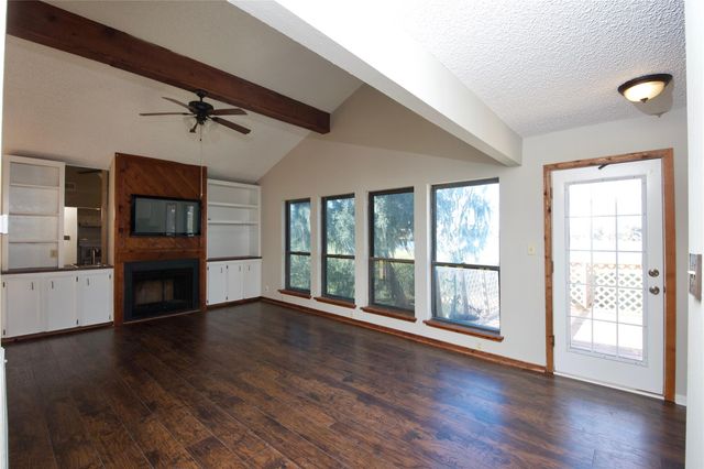 315 Twin Lakes Boulevard W, West Columbia, TX 77486