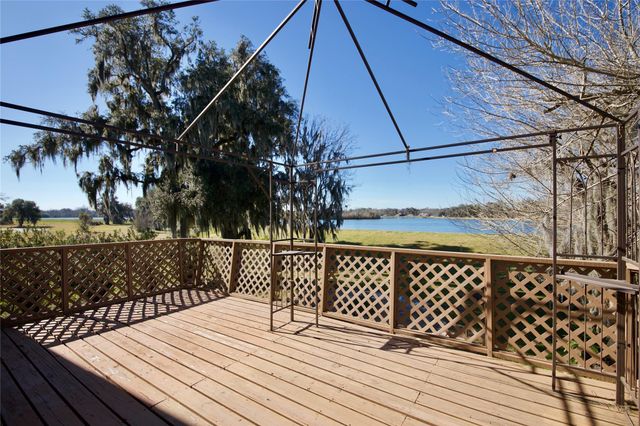 315 Twin Lakes Boulevard W, West Columbia, TX 77486