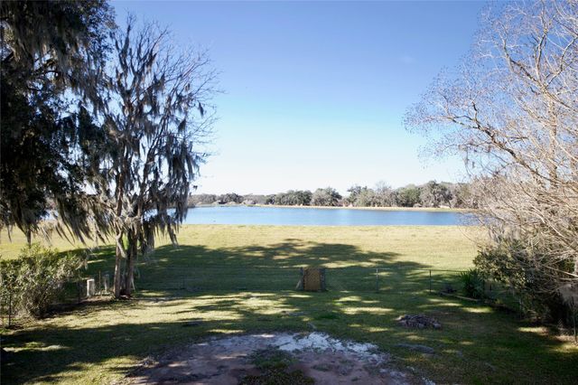 315 Twin Lakes Boulevard W, West Columbia, TX 77486