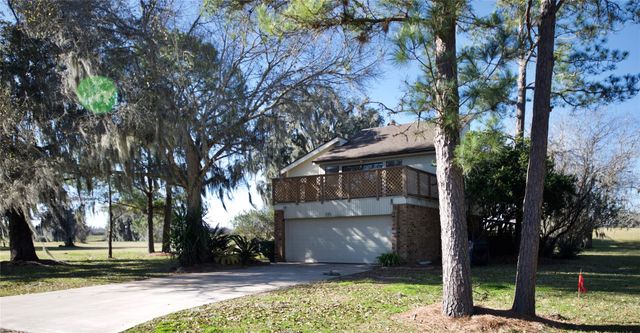 315 Twin Lakes Boulevard W, West Columbia, TX 77486