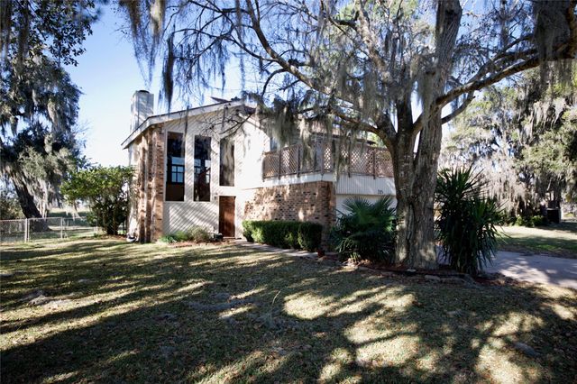 315 Twin Lakes Boulevard W, West Columbia, TX 77486