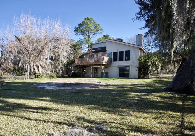 315 Twin Lakes Boulevard W, West Columbia, TX 77486