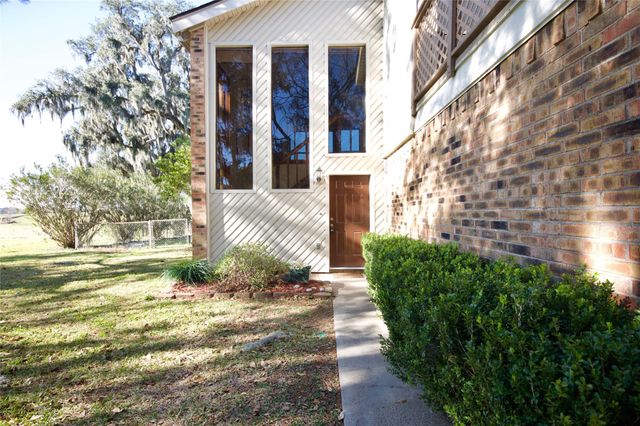 315 Twin Lakes Boulevard W, West Columbia, TX 77486