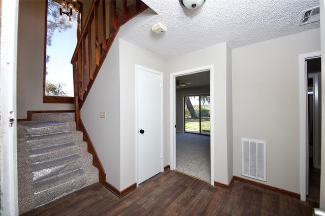 315 Twin Lakes Boulevard W, West Columbia, TX 77486