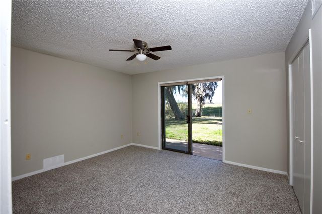 315 Twin Lakes Boulevard W, West Columbia, TX 77486