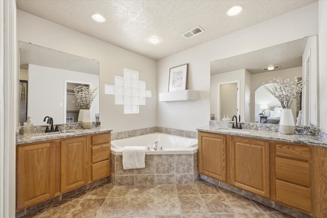 8900 Ortega Court NW, Los Ranchos, NM 87114