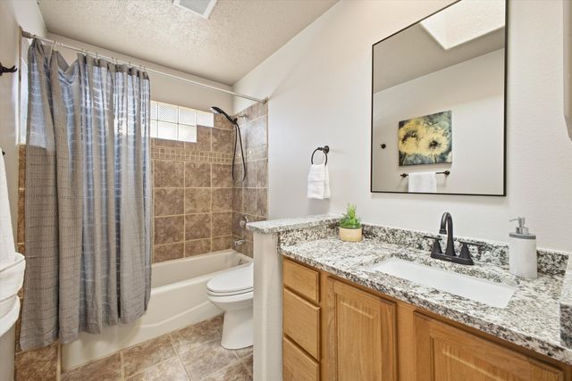 8900 Ortega Court NW, Los Ranchos, NM 87114