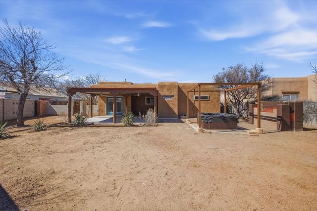 8900 Ortega Court NW, Los Ranchos, NM 87114