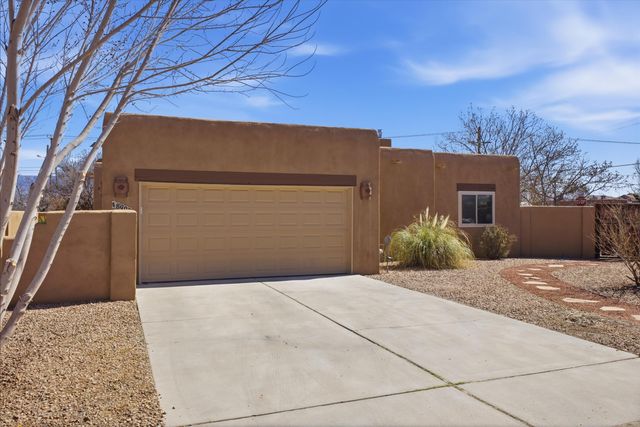 8900 Ortega Court NW, Los Ranchos, NM 87114