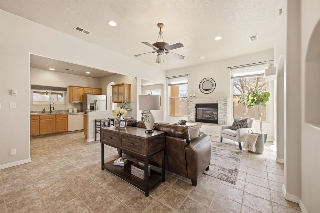 Image 12 of property listing at 8900 Ortega Court NW, Los Ranchos, NM 87114