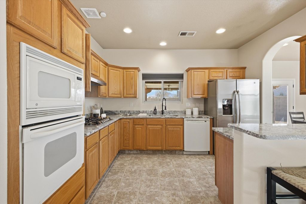 Image 15 of property listing at 8900 Ortega Court NW, Los Ranchos, NM 87114