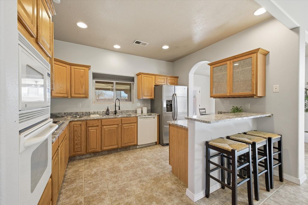 Image 17 of property listing at 8900 Ortega Court NW, Los Ranchos, NM 87114