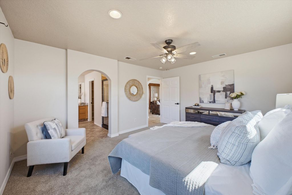 Image 21 of property listing at 8900 Ortega Court NW, Los Ranchos, NM 87114