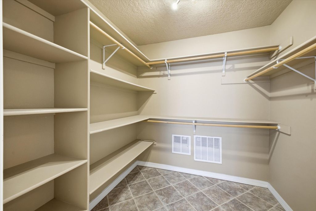 Image 25 of property listing at 8900 Ortega Court NW, Los Ranchos, NM 87114